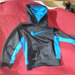 Nike therma fit Hoodie for boy size 6